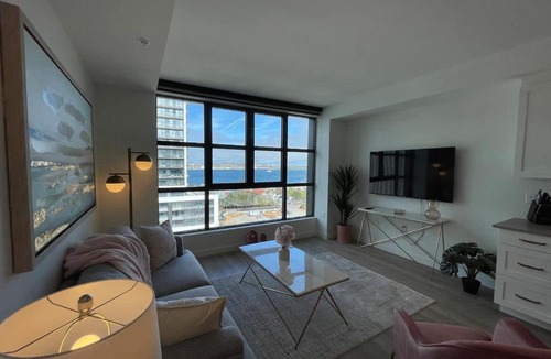 Downtown Halifax Apartment | Waterfront large 1 BR with 6 appliances & gym