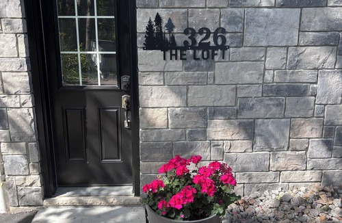 Scugog Apartment | Waterfront Loft is a cozy quiet self contained apartment on Lake Scugog.