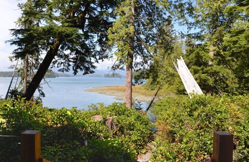 Tofino House | Waterfront Luxury Retreat Hot Tub Sauna