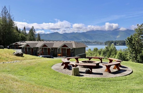 Port Alberni House | WATERFRONT townhouse at The Maples on beautiful Sproat Lake