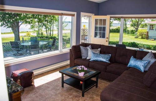 Anne's Land House | Waterfront Vacation Home-4 bedrooms-2.5bath-Laundry room inside-2 heat pumps