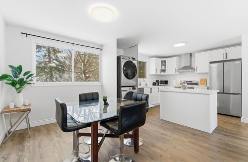 Waterloo House | Waterloo+ Rec room +Workspace+ Park+ Deck+ Free Parking+ St. Jacobs Market