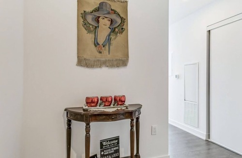 Burlington Apartment | Waterview apartment. Cozy 2-bedroom apartment in fantastic Burlington with, WiFi