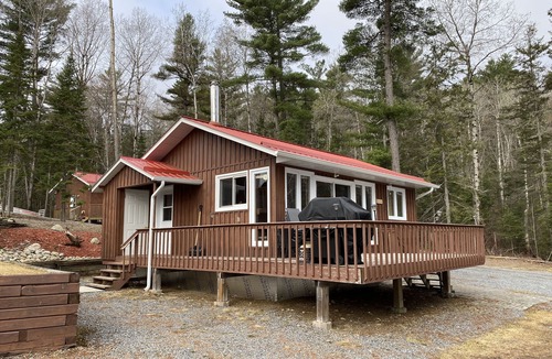 Desaulniers Cabin | We are an off grid resort with peace and tranquillity. Pet friendly.