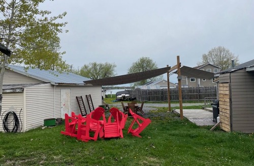 Howe Island Cottage | We invite you to enjoy cozy cottage on Howe Island.