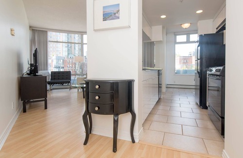 Yaletown Condo | Welcome home to this beautiful unit with large balcony, in the best location!