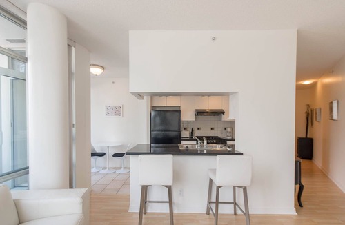 Yaletown Condo | Welcome home to this beautiful unit with large balcony, in the best location!