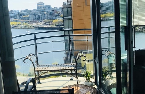 Southeast False Creek Condo | Welcome home to this beautifully furnished apartment in trendy Yaletown!
