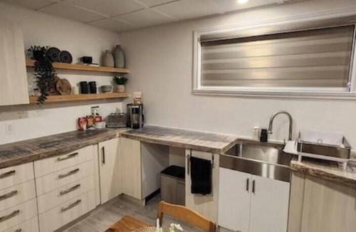 Chateauguay House | Welcome to Peaceful Pines-Your Home Away From Home,10 min from Playground Casino