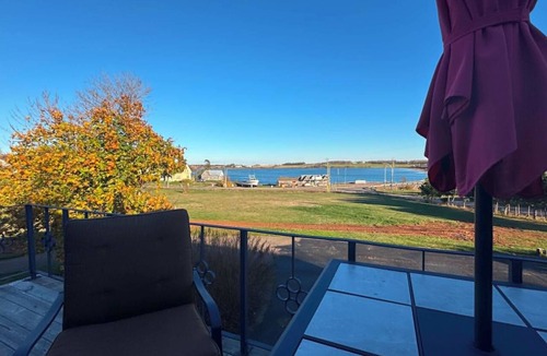 Rusticoville House | Welcome to The Snowie Waterview Retreat, your peaceful getaway in Rusticoville!