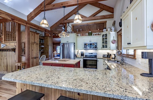 Muskoka Lakes Cottage | Welcoming 4+ bed 3 bath cottage on South Lake Rosseau! Boathouse! Sunsets!