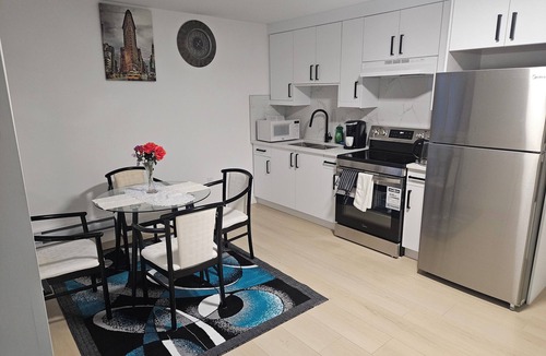 Delta House | Welcoming! Relax alone or with the whole family at this peaceful place to stay.