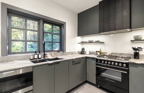 Nordic Estates House | ❄︎West Coast Haven at Taluswood❄︎ | NEW Luxury 4BR Ski In/out | Private Hot Tub & Garage