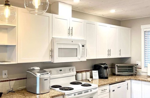 Regional District of Nanaimo Condo | West Coast Oasis ★ Oceanside ★ Full Kitchen ★ 2BD