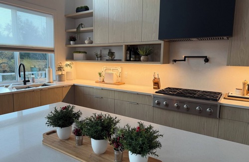 North Saanich House | West Coast Wonder close to beaches and Sidney with organic/local breakfast foods