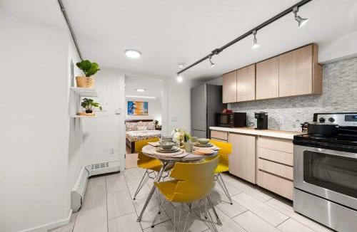 West End Apartment | West End Downtown Walk to Beach & Shops