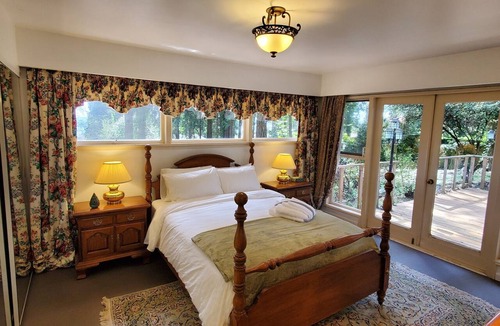 Hollyburn House | West Vancouver 5BR/4BA House | Patio · Garden & BBQ