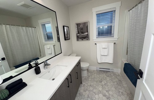 Langford House | Westview Bear Mountain Suite