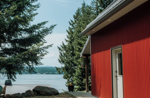 Quadra Island Cabin | Whalebone Cove Cabin with ocean dock