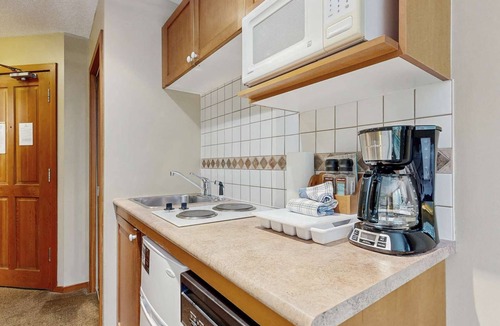 Village North Hotel | Whistler - Cascade Lodge 201