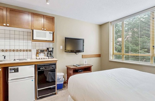 Village North Hotel | Whistler - Cascade Lodge 201