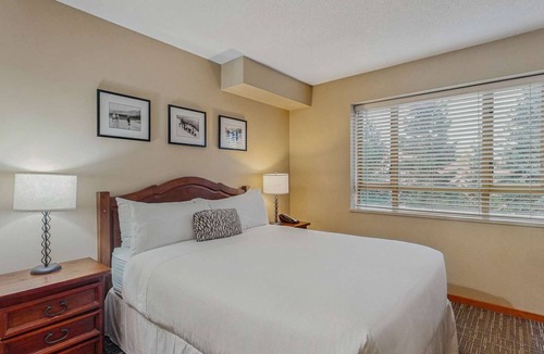 Village North Hotel | Whistler - Cascade Lodge 435