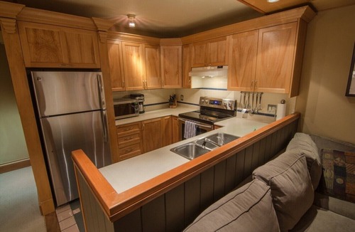 Whistler Creekside House | Whistler Creekside Townhome - 3BR - Ski in/Ski Out - Private Outdoor Hot Tub