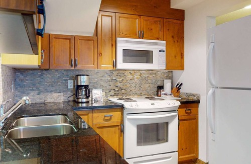 Blackcomb Hotel | Whistler - Glacier Lodge 335
