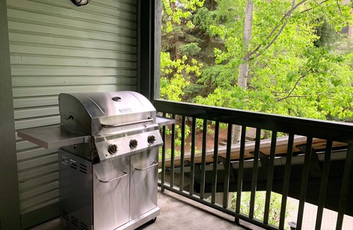 Village North House | Whistler Village | 2BR/2BA Condo | Hot Tub + Pool | Walk to Lifts | FREE Parking