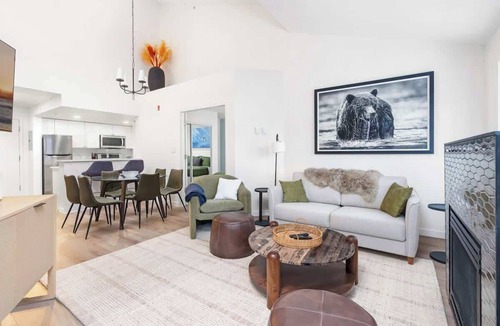 Village North Apartment | Whistler Village PentHouse , 3 BDR - Walk to Ski