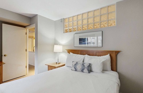 Whistler Village Hotel | Whistler - Whistler Peak Lodge 213