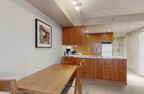 Whistler Village Hotel | Whistler - Whistler Peak Lodge 305