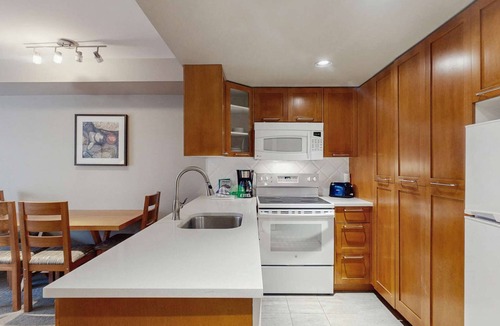 Whistler Village Hotel | Whistler - Whistler Peak Lodge 305