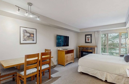 Whistler Village Hotel | Whistler - Whistler Peak Lodge 308