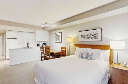 Whistler Village Hotel | Whistler - Whistler Peak Lodge 415