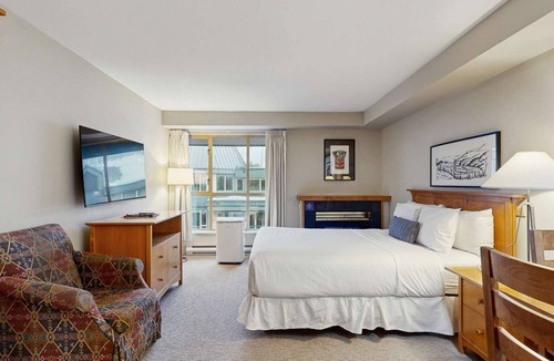 Whistler Village Hotel | Whistler - Whistler Peak Lodge 416