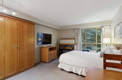 Whistler Village Hotel | Whistler - Whistler Peak Lodge 423