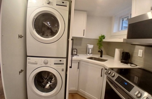 Whitby House | Whitby 2BR escape l Near Thermea spa l Iroquois sport centre l 401 l Downtown