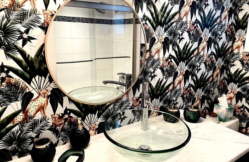 White Rock Bed & Breakfast | White Rock beach house suite 2 blocks from the pier! Fun & colourful decor.