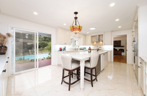 Surrey House | White Rock Luxury Retreat 5BR Surrey Home w/Pool
