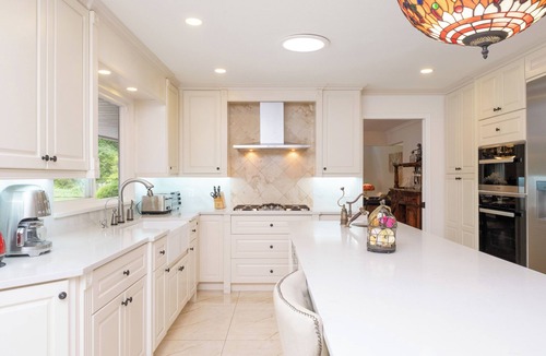 Surrey House | White Rock Luxury Retreat 5BR Surrey Home w/Pool