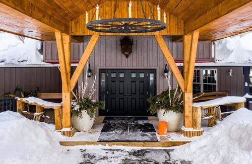 Dunchurch Villa | Whitestone Ranch | Luxury Lakefront Estate Near Muskoka (Sleeps 24)