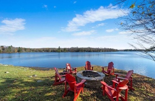 Dunchurch Villa | Whitestone Ranch | Luxury Lakefront Estate Near Muskoka (Sleeps 24)