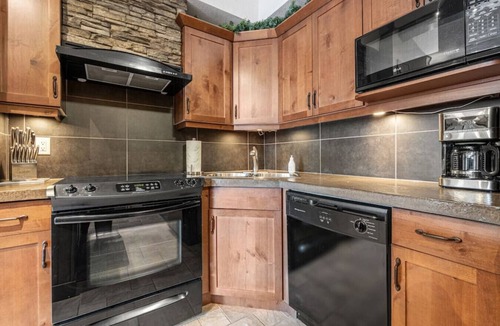 Radium Hot Springs Apartment | Wild Horses | Pool | Hot Tub | Hot Springs