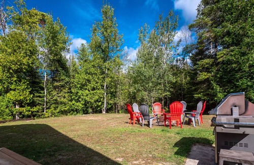 South Bruce Peninsula Cottage | Wind Swept Pines Newly renovated, close to water 3 bedroom cottage