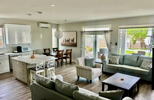 Oliver House | Wine Country Home w/Hot Tub & Views | Vino Villa