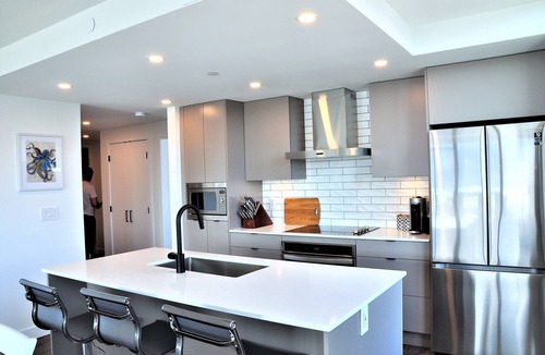 Downtown Kelowna Condo | Wow SubPenthouse 22nd Floor/Downtown LakeView/2BD+Den 1020 sqft Indoor