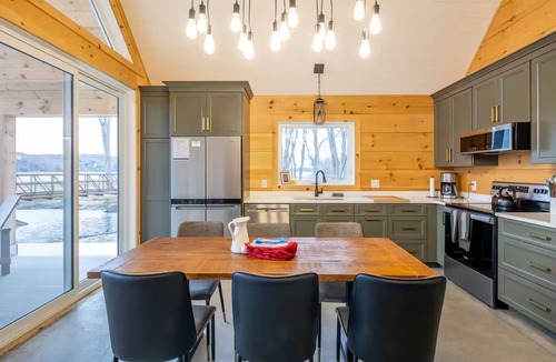 Restoule Cabin | Xenia Luxury Lakefront Cottage w/ Hot Tub & Sauna