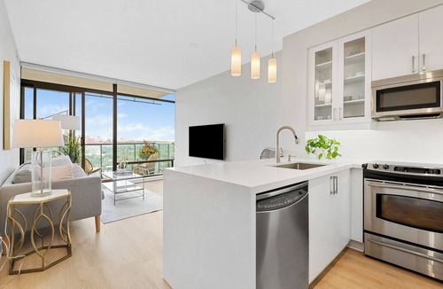 North Toronto Apartment | Yorkville Magic. Toronto's Finest Neighbourhood