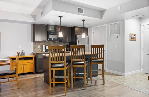 Copperstone Resort Condo | ⛰️Your Rocky Mountain Getaway Awaits! Pet friendly!⛰️ close to Banff, pet friendly